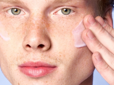 Truccarsi sotto la mascherina: consigli per il benessere della pelle